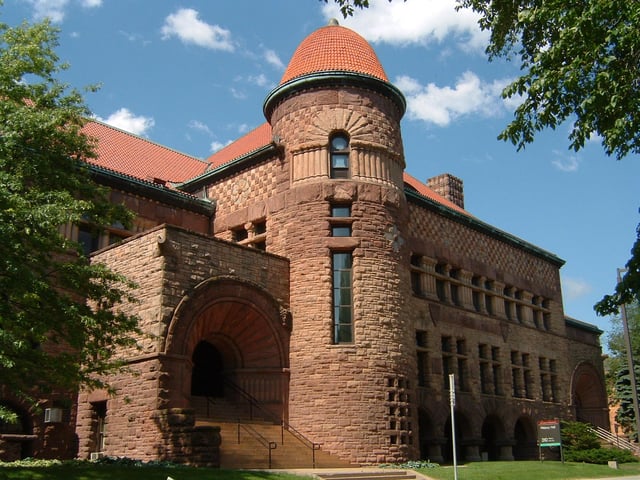 The Richardsonian Romanesque Pillsbury Hall (1889) is one of the oldest buildings on the University of Minnesota Minneapolis campus.