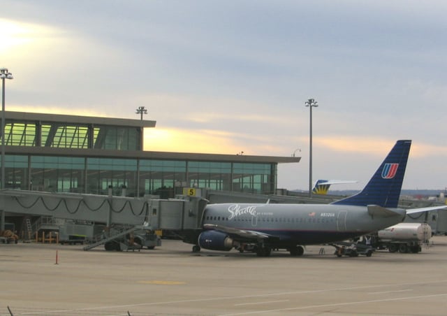 United Airlines Boeing 737 aircraft at the East Concourse of Will Rogers World Airport