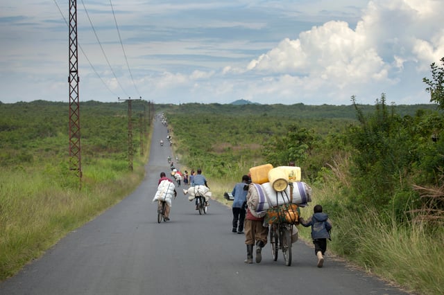 People fleeing their villages due to fighting between FARDC and rebel groups, North Kivu, 2012