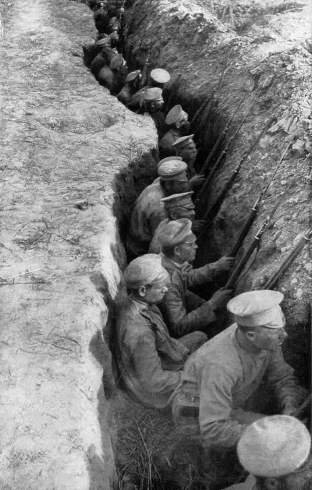 Russian troops in trenches awaiting a German attack