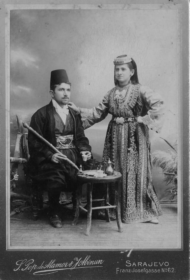 Sephardi Jewish couple from Sarajevo in traditional clothing. Photo taken in 1900.