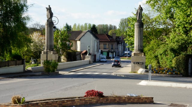 A bridge in Fismes, raised in homage to the 28th Division's operations in Champagne.