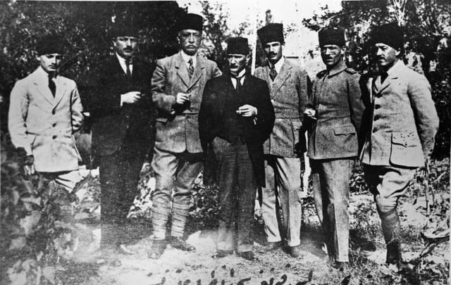 Prominent nationalists at the Sivas Congress. Left to right: Muzaffer Kılıç, Rauf (Orbay), Bekir Sami (Kunduh), Mustafa Kemal (Atatürk), Ruşen Eşref Ünaydın, Cemil Cahit (Toydemir), Cevat Abbas (Gürer).