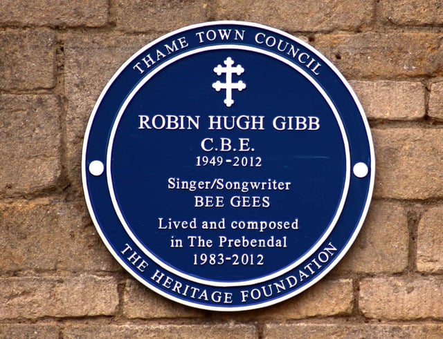 Blue plaque of the Heritage Foundation commemorating Gibb at his home (The Prebendal) in Thame, Oxfordshire
