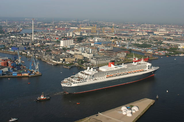 Queen Mary 2 at the Port of Hamburg
