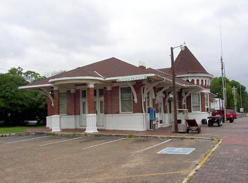 The Tuscaloosa Amtrak Station in 2003. The station is located one mile south of downtown Tuscaloosa.
