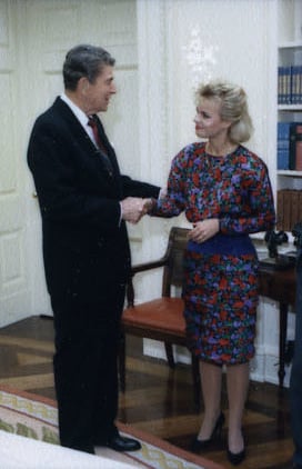 Carlson greeting President Ronald Reagan in 1988