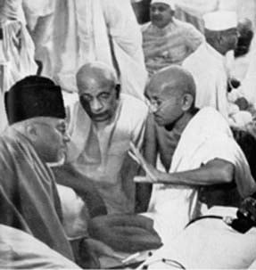 Azad, Patel and Gandhi at an AICC meeting in Bombay, 1940