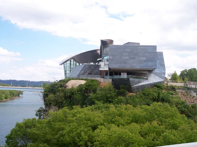 Contemporary extension of the Hunter Museum of American Art