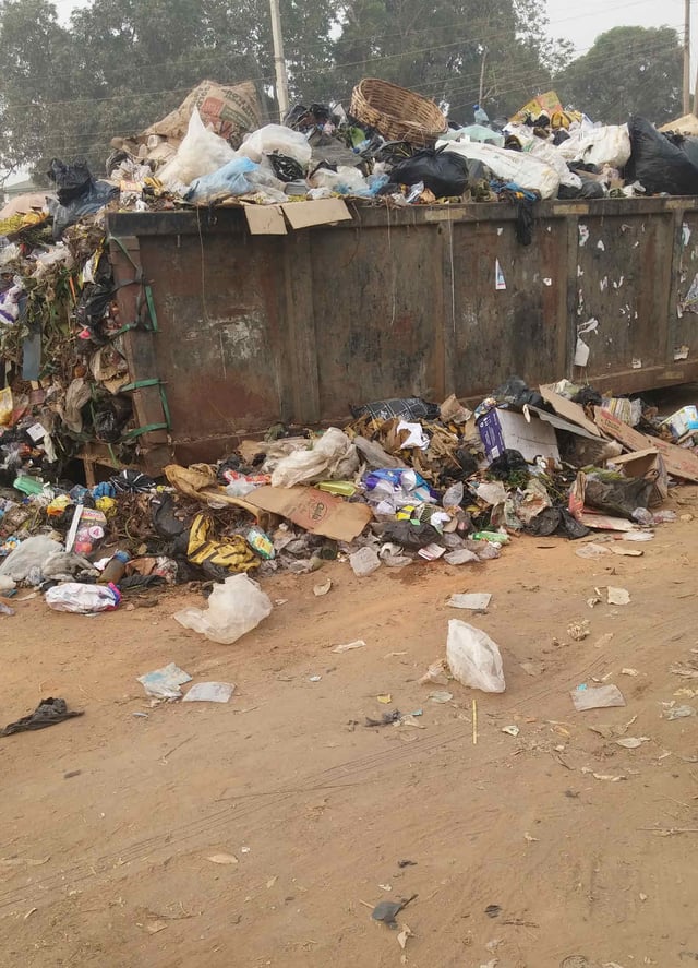 Refuse Skip at Osisioma Junction