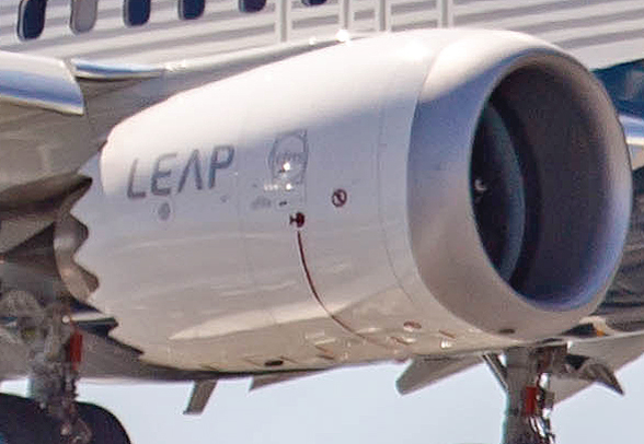 737 MAX 9 CFM LEAP-1B engine with 787-derived engine chevrons