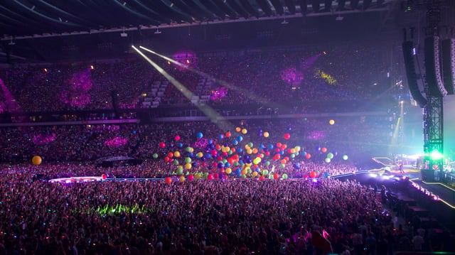Coldplay performing at the Amsterdam Arena, 2016.