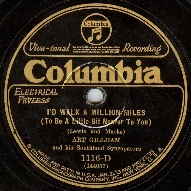 The American label of an electrically recorded Columbia disc by Art Gillham from the mid-twenties