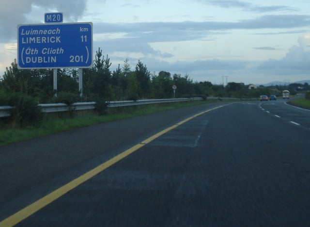 A "Route Confirmatory Sign" (Refer to Traffic Signs Manual Chapter 1 Clause 1.1.29) on the M20 showing distances to destinations