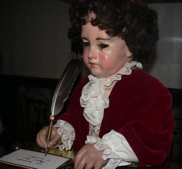 Jaquet-Droz mechanical figurine at the musée d'Art et d'Histoire