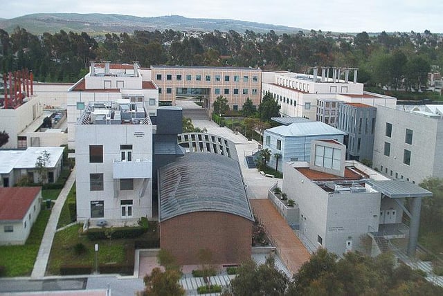 Henry Samueli School of Engineering complex in 2006. Buildings in the lower right quadrant of the image have since been demolished.