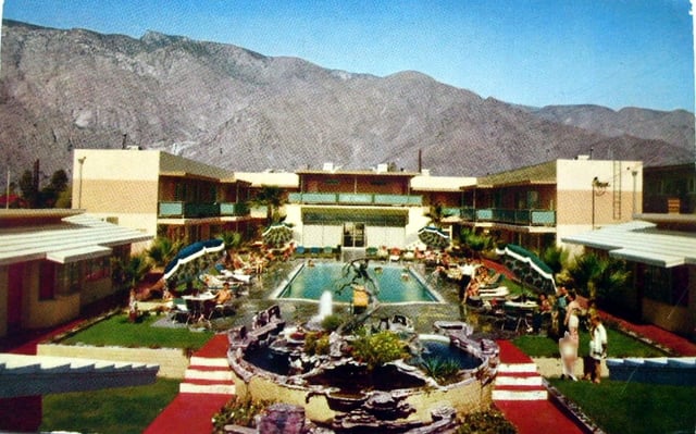 A 1950s postcard publicizing one of the many hotels sprouting in Palm Springs during the early to mid-20th century
