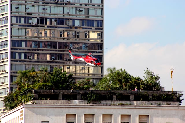 Helicopter taking off from the São Paulo City Hall