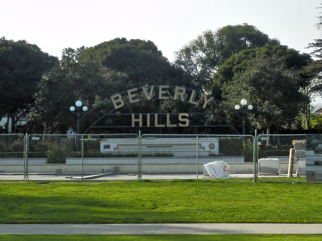 Beverly Hills Sign in Beverly Gardens Park