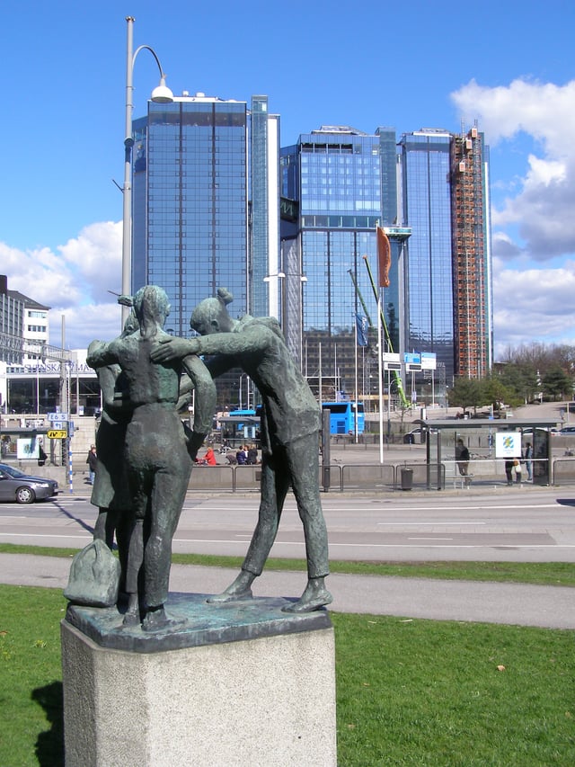 Discussion by Nanna Ullman (1957) in front of the Swedish Exhibition and Congress Centre
