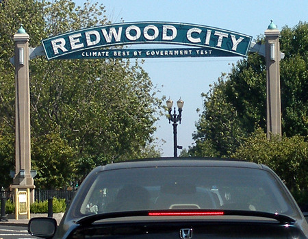 The western arch with the city slogan below