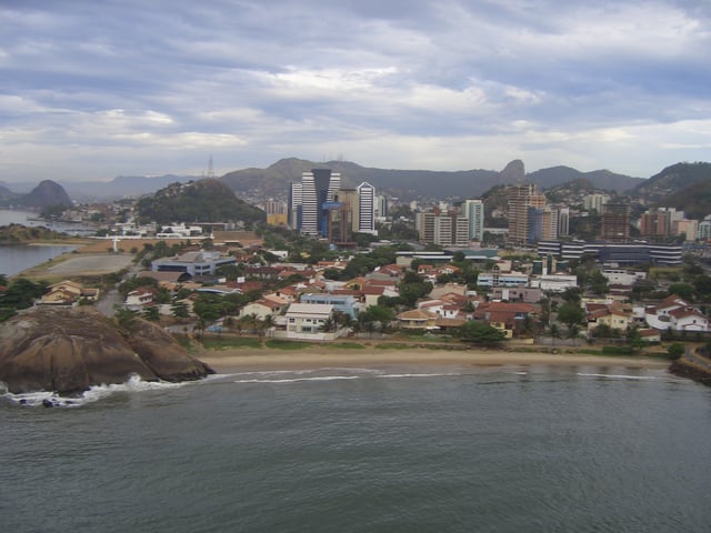 Praia do Sua, and one of the malls of the island.
