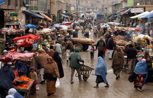 An Afghan market teeming with vendors and shoppers