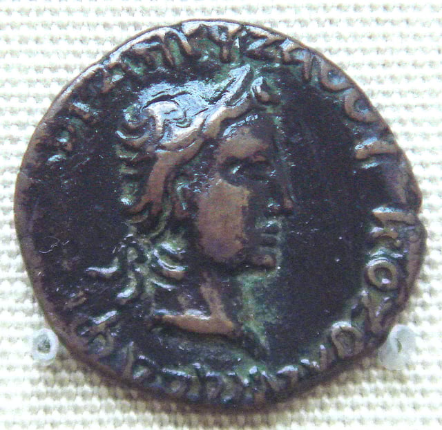 Coin of Kushan ruler Kujula Kadphises, in the style of Roman emperor Augustus. British Museum. AE dichalkon, Chach, c. first half of 1st. Century, Weight:3.26 gm., Diam:18 mm. Caption: obcerse in Greek KOZOΛA KAΔAΦEΣ XOPANOY ZAOOY; reverse in Kharoshti.