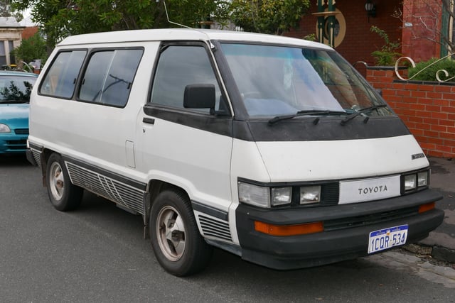 Toyota Tarago RV (YR22RG; facelift)