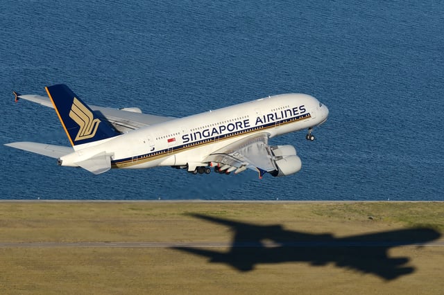 A Singapore Airlines A380 taking off from Sydney Airport