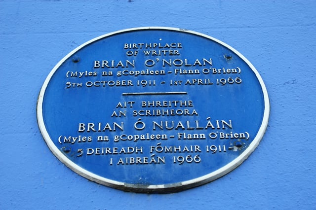 Blue plaque for O'Nolan at Bowling Green, Strabane