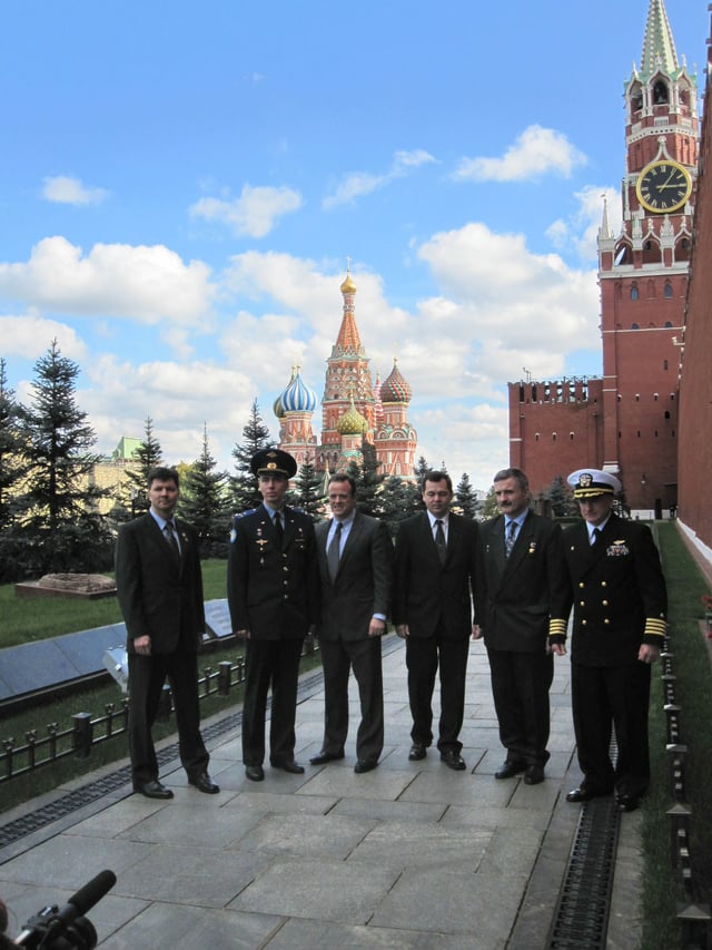 Kelly in Moscow with the prime and backup crews for this mission, 2010