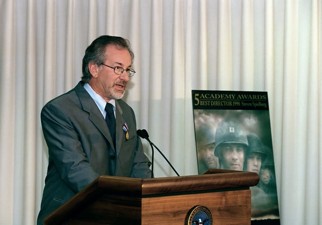 Spielberg speaking at the Pentagon on August 11, 1999 after receiving the Department of Defense Medal for Distinguished Public Service from Secretary of Defense William S. Cohen