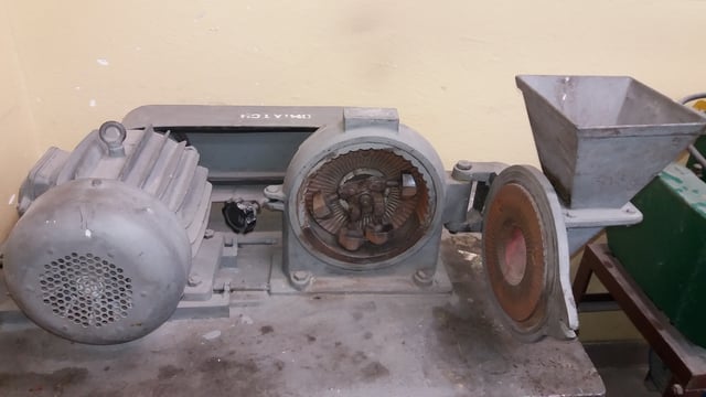 Table top hammer mill