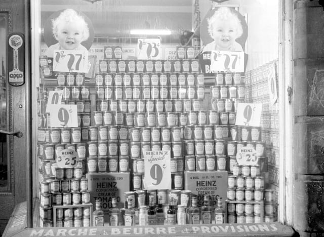 Display of canned products of Heinz Company in the window of the store Tousignant & Frère, Wellington Street, Verdun, Quebec, 1944