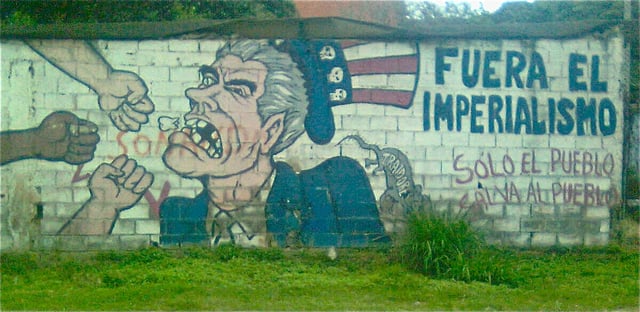 A political mural in Caracas featuring an anti-American and anti-imperialist message.
