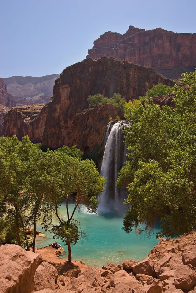 Presence of colloidal calcium carbonate from high concentrations of dissolved lime turns the water of Havasu Falls turquoise.