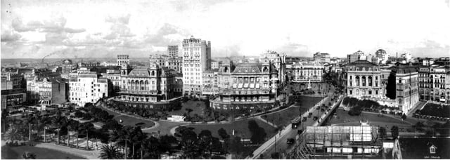 Anhangabaú Valley in Downtown São Paulo in 1920.