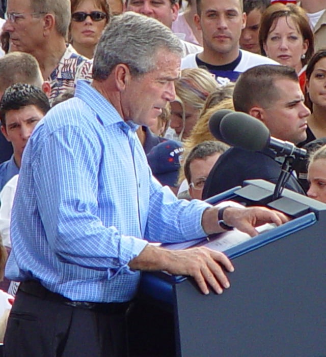Bush speaking at campaign rally in St. Petersburg, Florida, October 19, 2004