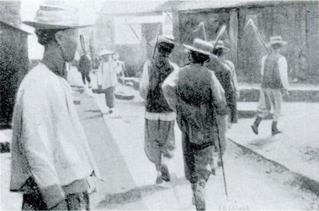 Chinese troops wearing modern uniforms in 1900