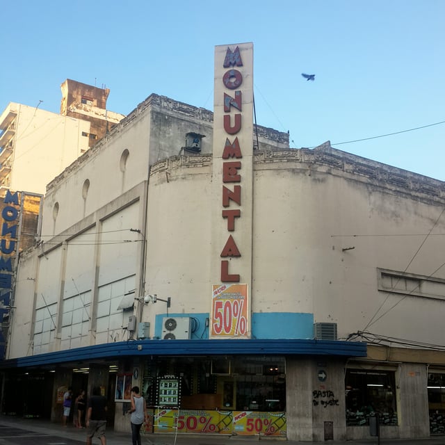 Cine Monumental.