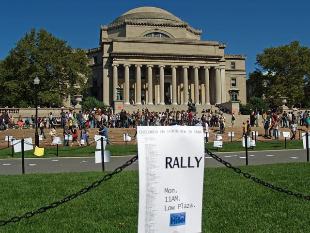 Students protest Ahmadinejad's invitation to speak at Columbia University