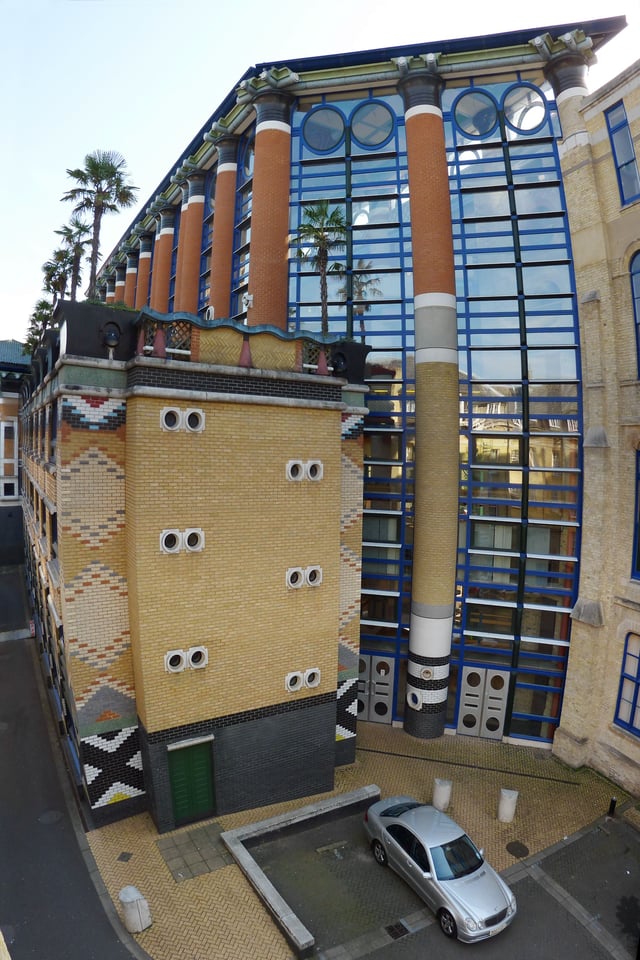 Curvilinear perspective