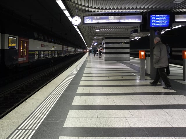 The Museumstrasse platforms (41-44)
