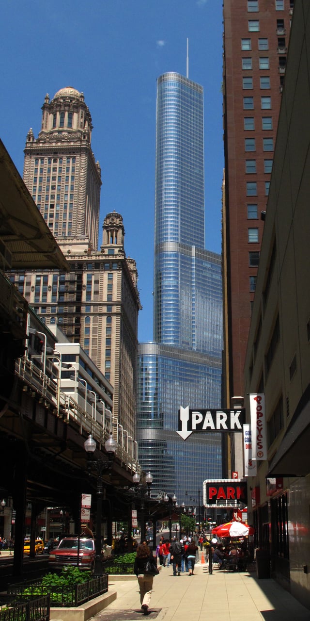 View of the Chicago 'L' tracks, 35 East Wacker, and Trump International Hotel and Tower (Chicago)