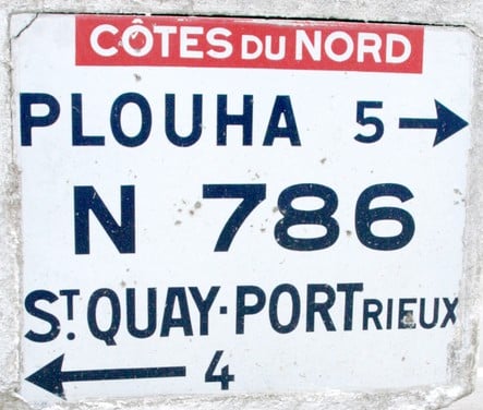 An old road sign on the Route Nationale 786 in Tréveneuc.