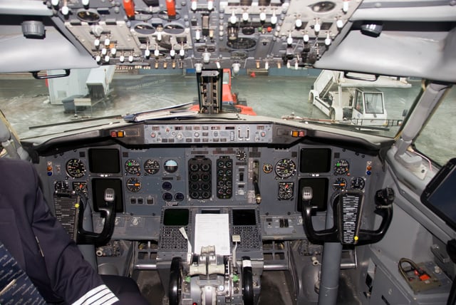 Classic 737-300 cockpit
