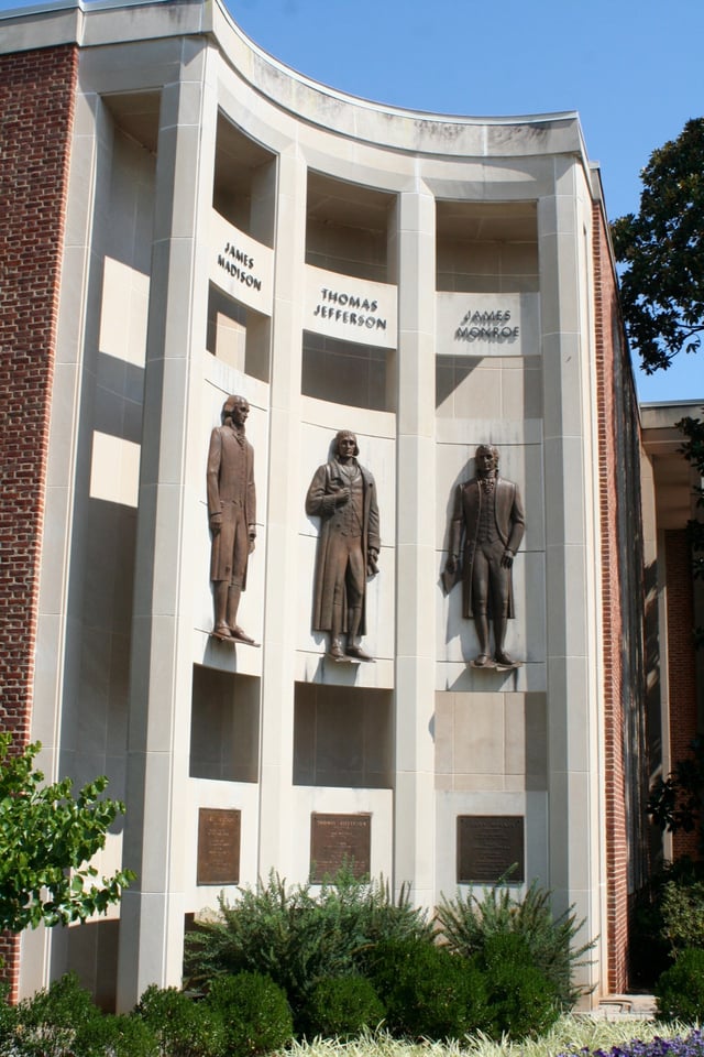 City Hall façade showing bas relief statues of James Madison, Thomas Jefferson, James Monroe (2008)