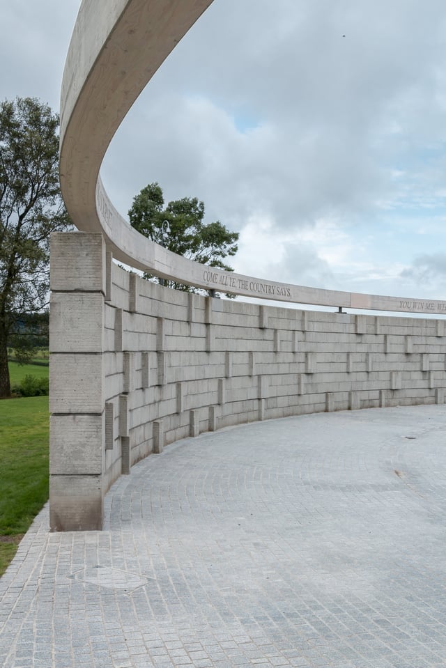 The hemicircle of the modern Bannockburn monument
