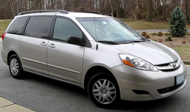 Toyota Sienna CE (facelift)